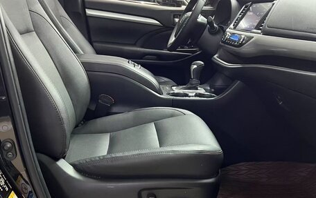 Toyota Highlander III, 2021 год, 3 000 000 рублей, 8 фотография