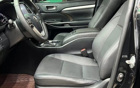 Toyota Highlander III, 2021 год, 3 000 000 рублей, 7 фотография