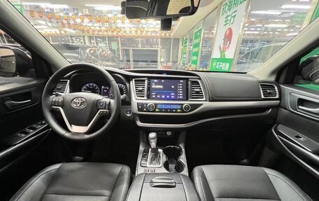 Toyota Highlander III, 2021 год, 3 000 000 рублей, 11 фотография
