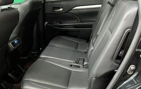 Toyota Highlander III, 2021 год, 3 000 000 рублей, 10 фотография