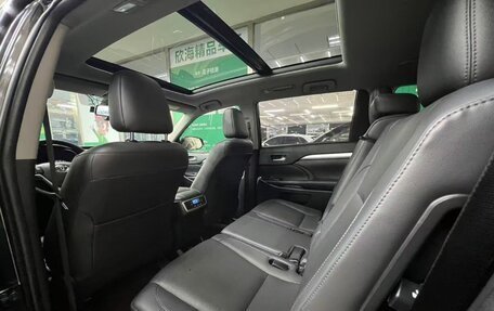 Toyota Highlander III, 2021 год, 3 000 000 рублей, 9 фотография