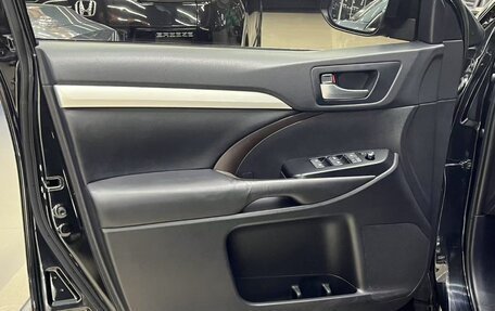 Toyota Highlander III, 2021 год, 3 000 000 рублей, 17 фотография