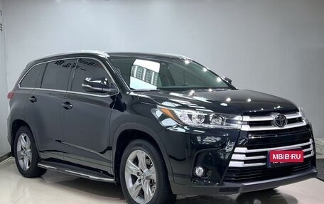 Toyota Highlander III, 2021 год, 3 000 000 рублей, 2 фотография