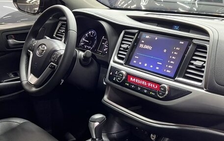 Toyota Highlander III, 2021 год, 3 000 000 рублей, 12 фотография