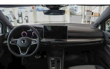 Volkswagen Golf VIII, 2025 год, 4 100 000 рублей, 10 фотография