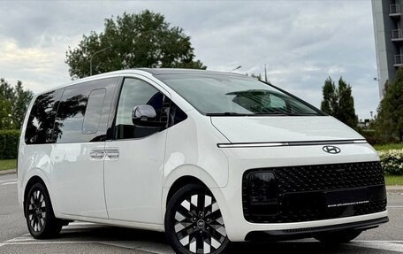 Hyundai Staria, 2022 год, 3 260 000 рублей, 2 фотография