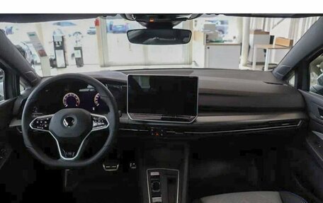 Volkswagen Golf VIII, 2025 год, 4 100 000 рублей, 10 фотография