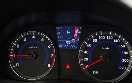 Hyundai Solaris II рестайлинг, 2011 год, 749 000 рублей, 19 фотография