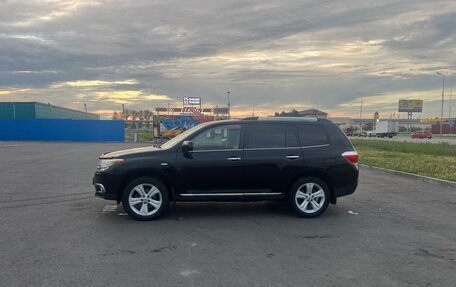Toyota Highlander III, 2012 год, 1 950 000 рублей, 2 фотография