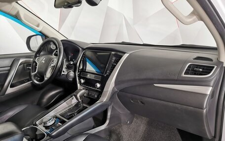 Mitsubishi Pajero Sport III рестайлинг, 2020 год, 3 325 000 рублей, 9 фотография