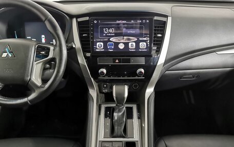 Mitsubishi Pajero Sport III рестайлинг, 2020 год, 3 325 000 рублей, 11 фотография
