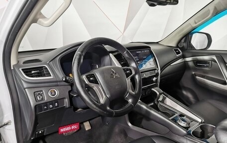 Mitsubishi Pajero Sport III рестайлинг, 2020 год, 3 325 000 рублей, 14 фотография