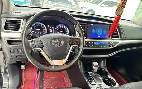 Toyota Highlander III, 2021 год, 2 950 000 рублей, 9 фотография
