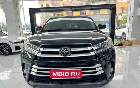 Toyota Highlander III, 2021 год, 2 950 000 рублей, 2 фотография