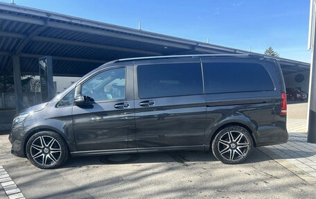 Mercedes-Benz V-Класс, 2022 год, 5 840 000 рублей, 2 фотография
