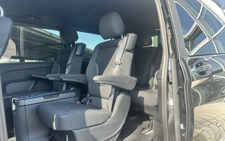 Mercedes-Benz V-Класс, 2022 год, 5 840 000 рублей, 7 фотография