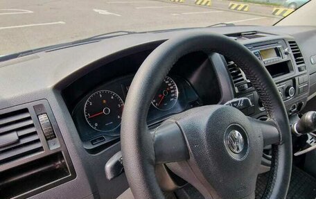 Volkswagen Caravelle T5, 2010 год, 1 420 000 рублей, 27 фотография