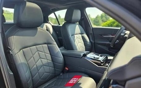 BMW 5 серия, 2025 год, 9 320 000 рублей, 28 фотография
