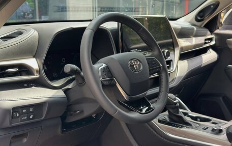 Toyota Highlander, 2025 год, 5 100 000 рублей, 25 фотография