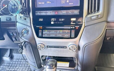 Toyota Land Cruiser 200, 2017 год, 7 000 000 рублей, 12 фотография