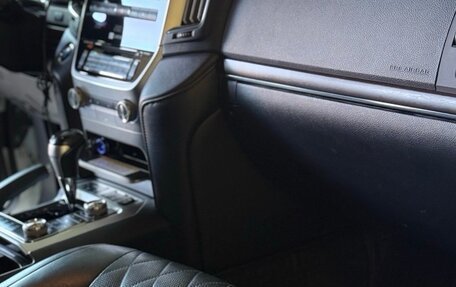 Toyota Land Cruiser 200, 2017 год, 7 000 000 рублей, 14 фотография