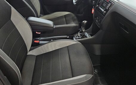 Skoda Rapid I, 2017 год, 1 075 000 рублей, 12 фотография