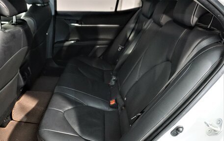 Toyota Camry, 2019 год, 1 929 800 рублей, 6 фотография