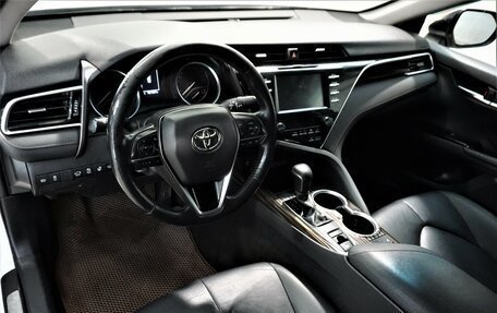 Toyota Camry, 2019 год, 1 929 800 рублей, 8 фотография