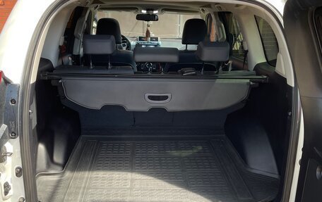 Toyota Land Cruiser Prado 150 рестайлинг 2, 2013 год, 4 000 000 рублей, 15 фотография