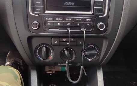 Volkswagen Jetta VI, 2014 год, 1 000 050 рублей, 34 фотография