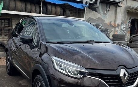 Renault Kaptur I рестайлинг, 2019 год, 895 000 рублей, 2 фотография
