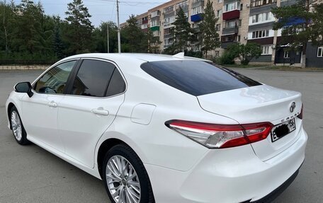 Toyota Camry, 2018 год, 2 330 000 рублей, 3 фотография
