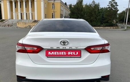 Toyota Camry, 2018 год, 2 330 000 рублей, 4 фотография