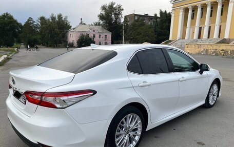 Toyota Camry, 2018 год, 2 330 000 рублей, 5 фотография