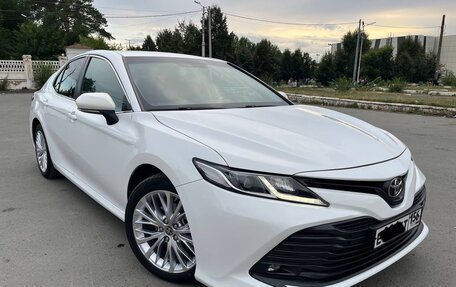 Toyota Camry, 2018 год, 2 330 000 рублей, 8 фотография