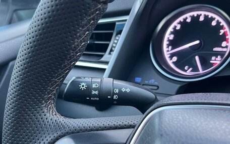 Toyota Camry, 2018 год, 2 330 000 рублей, 13 фотография