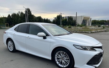 Toyota Camry, 2018 год, 2 330 000 рублей, 6 фотография