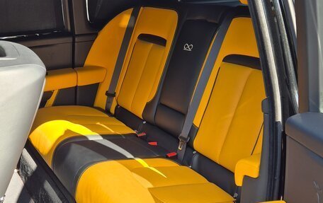 Rolls-Royce Cullinan, 2022 год, 50 000 000 рублей, 13 фотография