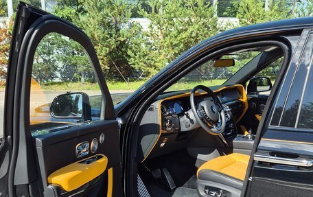 Rolls-Royce Cullinan, 2022 год, 50 000 000 рублей, 9 фотография