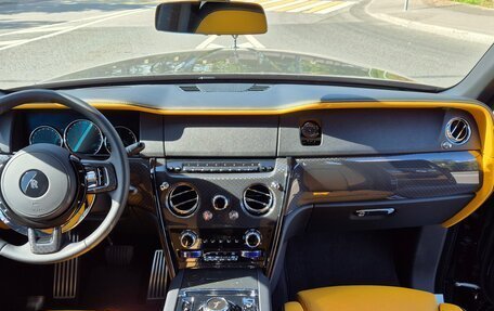 Rolls-Royce Cullinan, 2022 год, 50 000 000 рублей, 16 фотография
