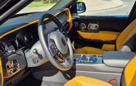 Rolls-Royce Cullinan, 2022 год, 50 000 000 рублей, 11 фотография
