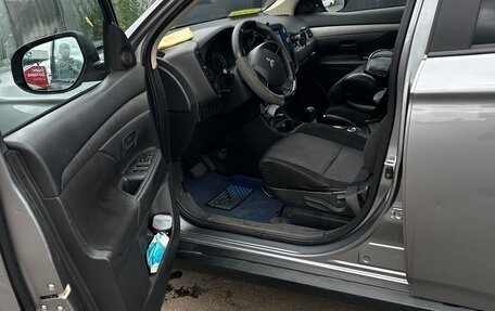 Mitsubishi Outlander III рестайлинг 3, 2013 год, 1 350 000 рублей, 4 фотография