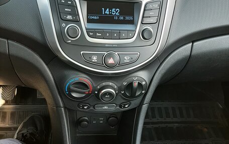 Hyundai Solaris II рестайлинг, 2015 год, 860 000 рублей, 5 фотография