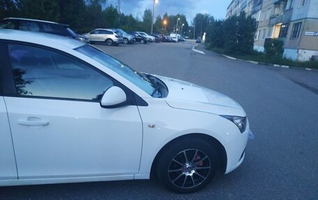 Chevrolet Cruze II, 2010 год, 850 000 рублей, 4 фотография