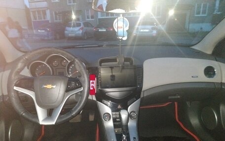 Chevrolet Cruze II, 2010 год, 850 000 рублей, 2 фотография