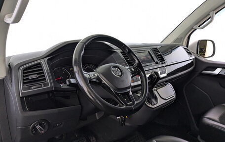 Volkswagen Multivan T6 рестайлинг, 2018 год, 3 315 000 рублей, 21 фотография