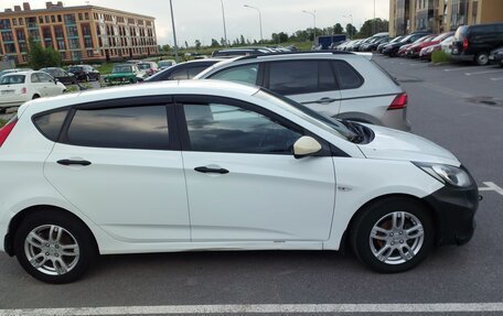 Hyundai Solaris II рестайлинг, 2013 год, 490 000 рублей, 2 фотография