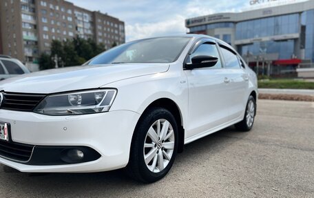 Volkswagen Jetta VI, 2013 год, 1 000 000 рублей, 3 фотография