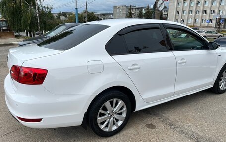 Volkswagen Jetta VI, 2013 год, 1 000 000 рублей, 4 фотография