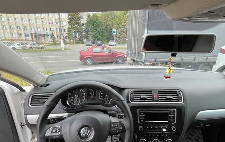 Volkswagen Jetta VI, 2013 год, 1 000 000 рублей, 14 фотография